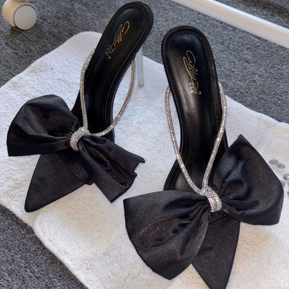 Elegant Bow Pointed Toe Mule with Crystal Strap - Black